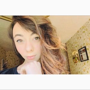 Meet your Posher, Mia